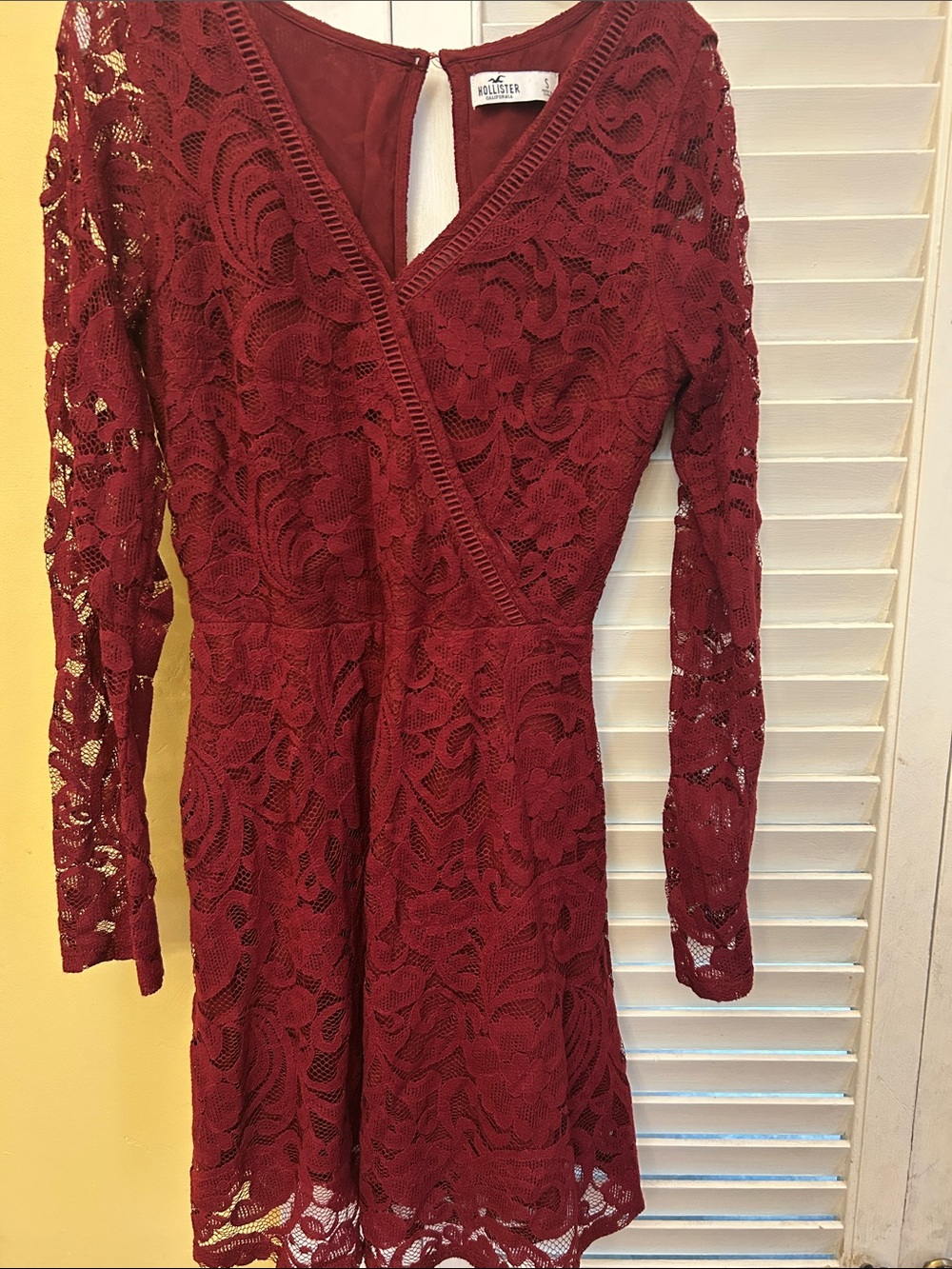 Hollister Women's Long-Sleeve Lace V-Neck Dress in Wine